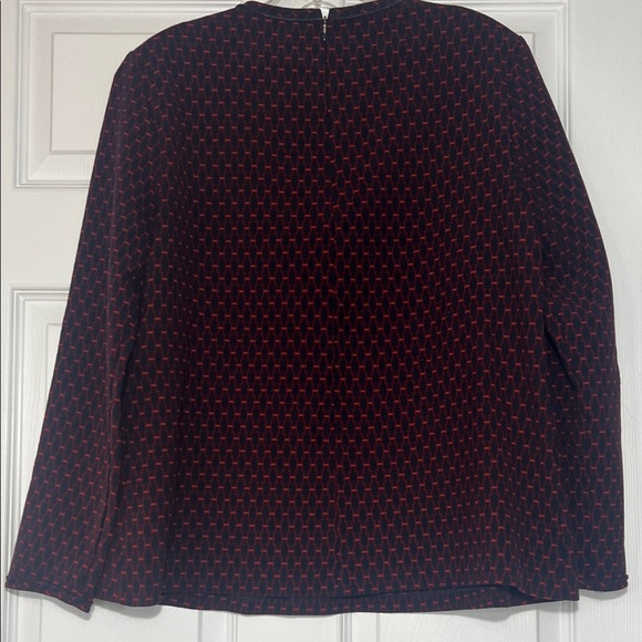 4/$20 Zara Red and Black Geometric Knit Top - Picture 3 of 3